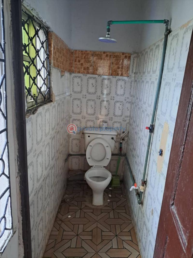 2 bedroom Block Of Flats For Rent Onabolu Street, Ladi Lak Bariga Gbagada Lagos - 2