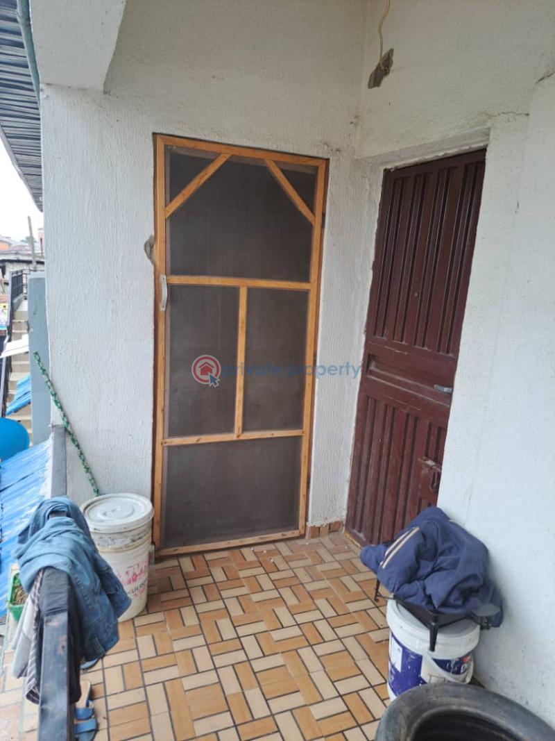 2 bedroom Block Of Flats For Rent Onabolu Street, Ladi Lak Bariga Gbagada Lagos - 6