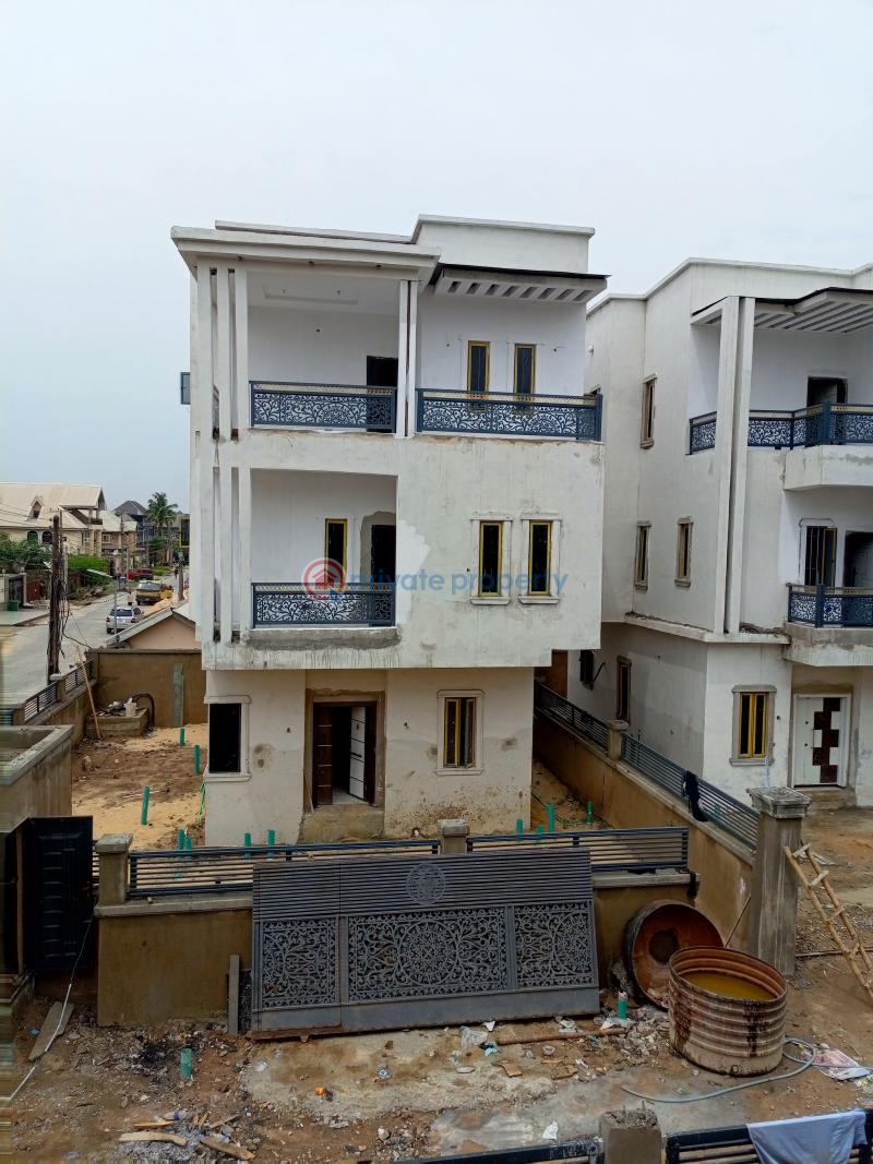 A mini estate with 8 units of newly built 5bedroom duplexes on 3floors - 16 5 bedroom Detached Duplex For Sale Golden Estate, Off Apple Junction Apple Junction Amuwo Odofin Lagos - 16