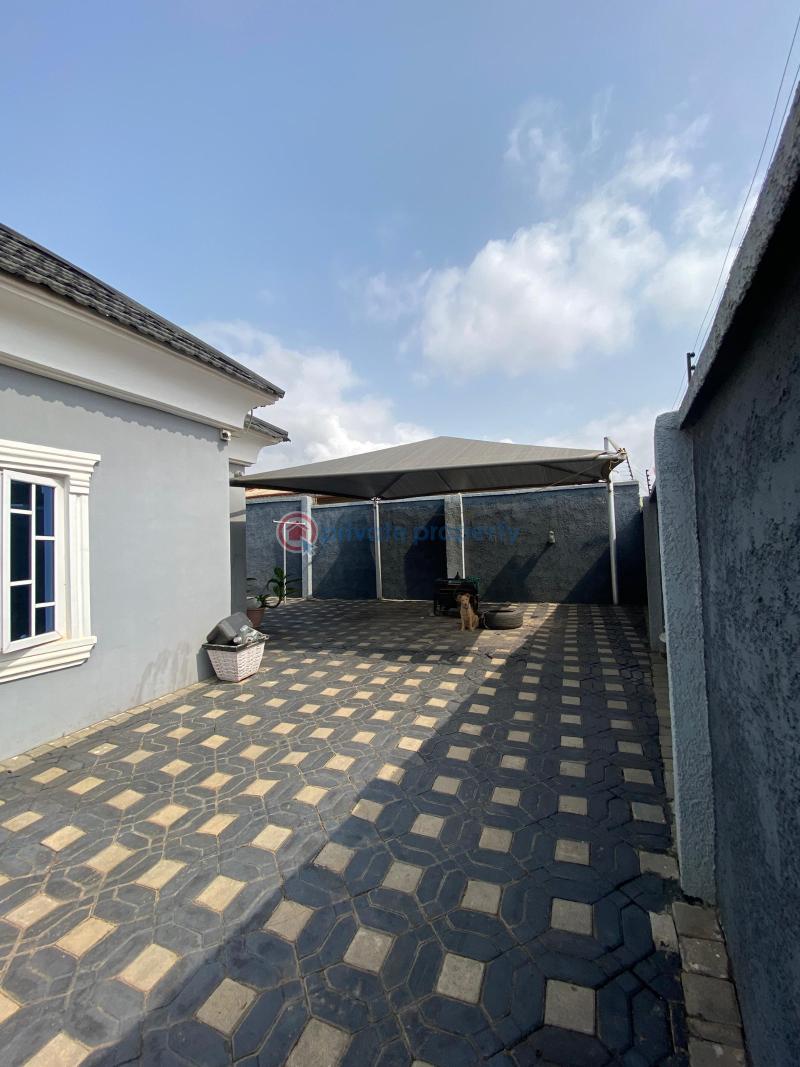 House For Sale Location:teslim Jimoh Street, Akilapa Estate, Idi Ishin Upjesus,ibadan Ibadan Oyo - 6
