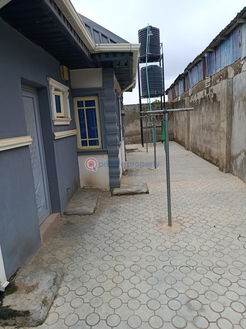 3 bedroom Detached Bungalow For Sale Talazzo Area, Gbekuba Apata, Ibadan Apata Ibadan Oyo - 3