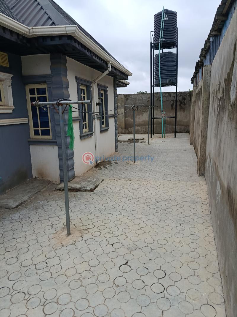 3 bedroom Detached Bungalow For Sale Talazzo Area, Gbekuba Apata, Ibadan Apata Ibadan Oyo - 5