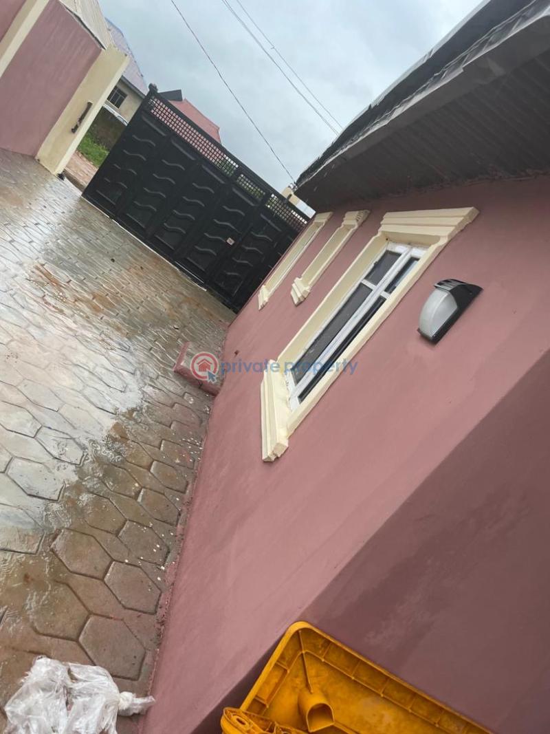 2 bedroom Block Of Flats For Rent Alaaka Vista Estate Elebu, Akala Express Ibadan Oyo - 0