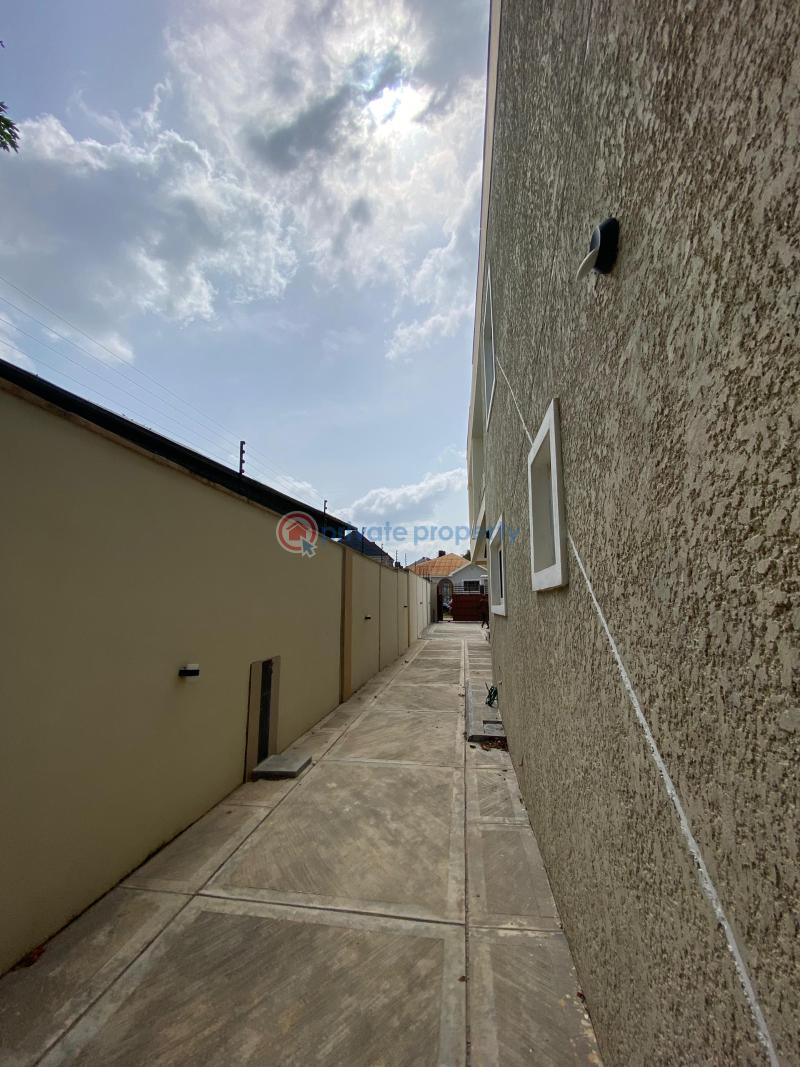 House For Sale Shalom Estate, Off Nihort, Jericho Extension, Ibadan Ibadan Oyo - 2