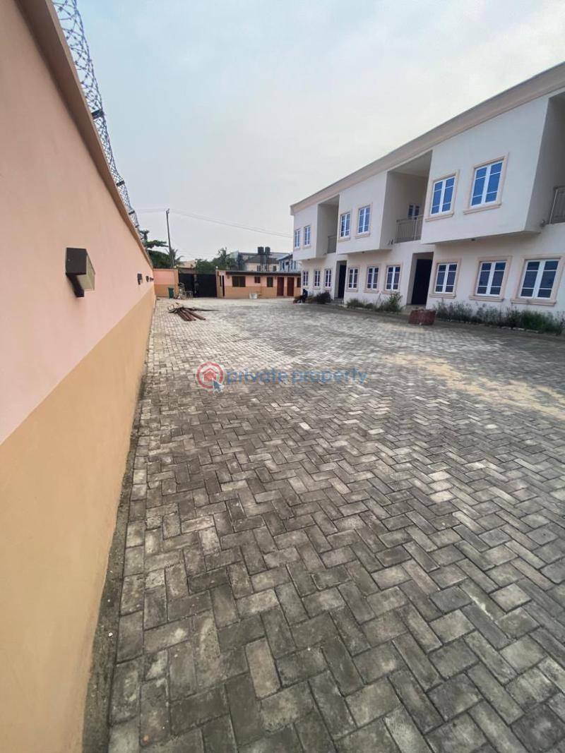 4 bedroom Block Of Flats For Rent Ogudu GRA Lagos - 1