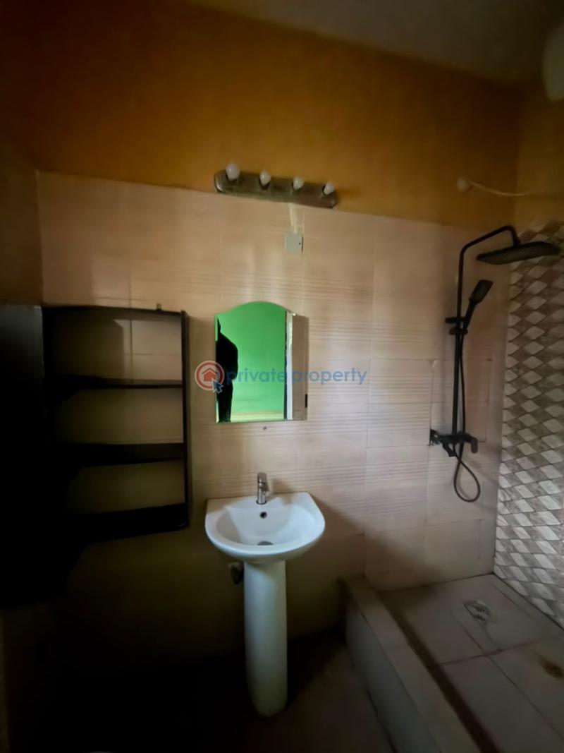 3 bedroom Flat & Apartment For Rent Kolapo Ishola Gra Akobo Ibadan Oyo - 2