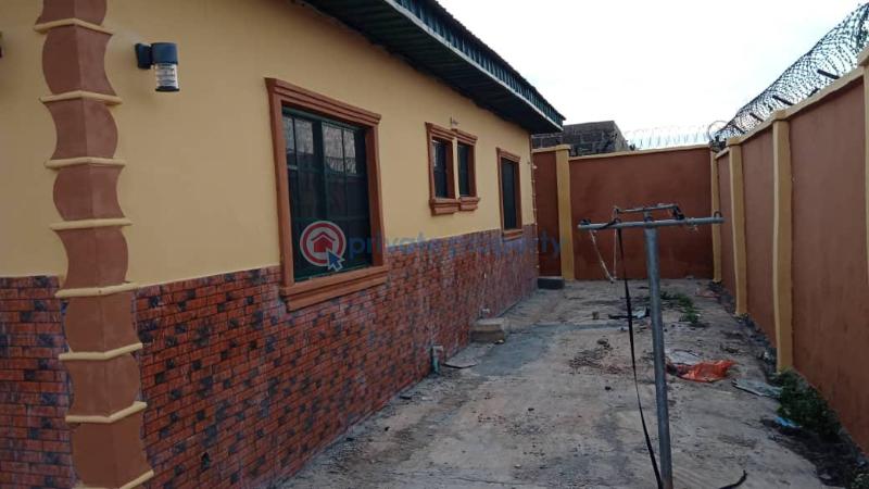 3 bedroom Detached Bungalow For Sale Olohunda Aba Akobo Ibadan Oyo - 3