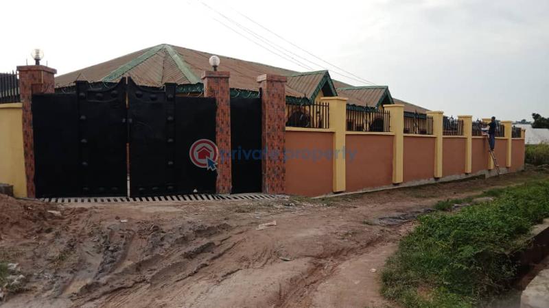 3 bedroom Detached Bungalow For Sale Olohunda Aba Akobo Ibadan Oyo - 4