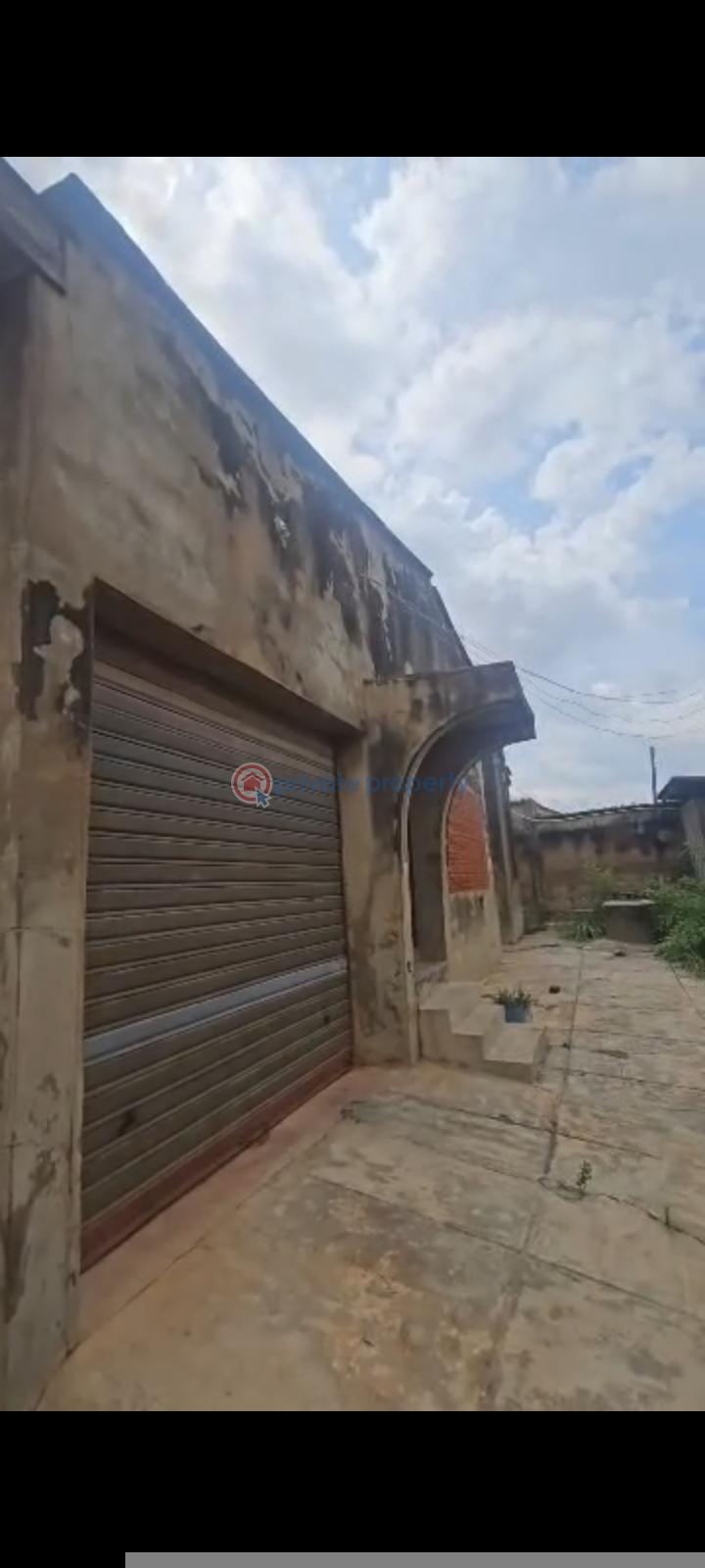 5 bedroom Bungalow For Sale Olodo Banks Emiola Street.. Ibadan Oyo - 0