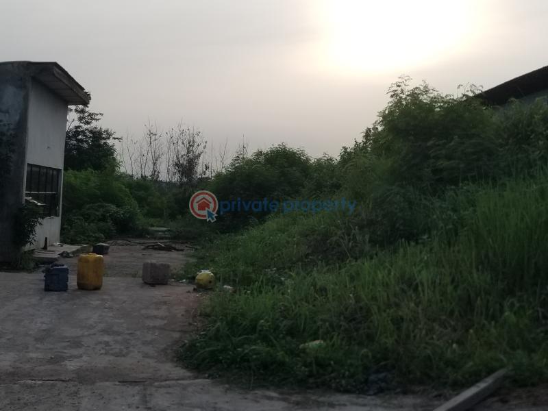 Warehouse For Sale Km 8 , Lagos Abeokuta Expressway , Ile Ise Pan Bus Stop. Ewekoro Local Government Abeokuta Ogun - 2