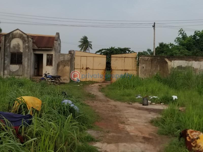Warehouse For Sale Km 8 , Lagos Abeokuta Expressway , Ile Ise Pan Bus Stop. Ewekoro Local Government Abeokuta Ogun - 0