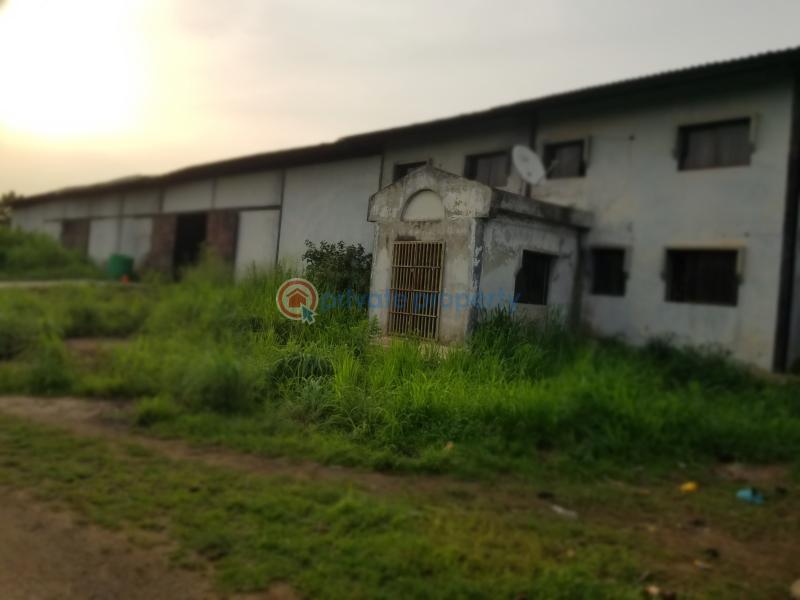 Warehouse For Sale Km 8 , Lagos Abeokuta Expressway , Ile Ise Pan Bus Stop. Ewekoro Local Government Abeokuta Ogun - 4