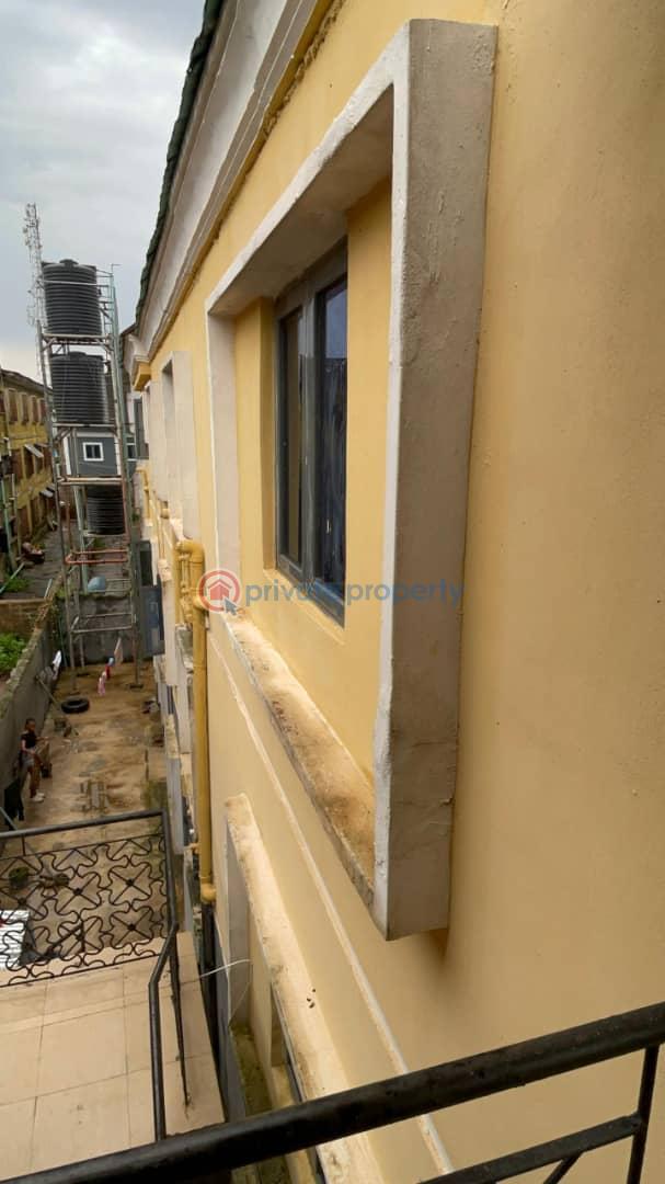 1 bedroom Block Of Flats For Sale Location: Ajibade Area, Mokola, Ibadan , Oyo State. Adamasingba Ibadan Oyo - 3