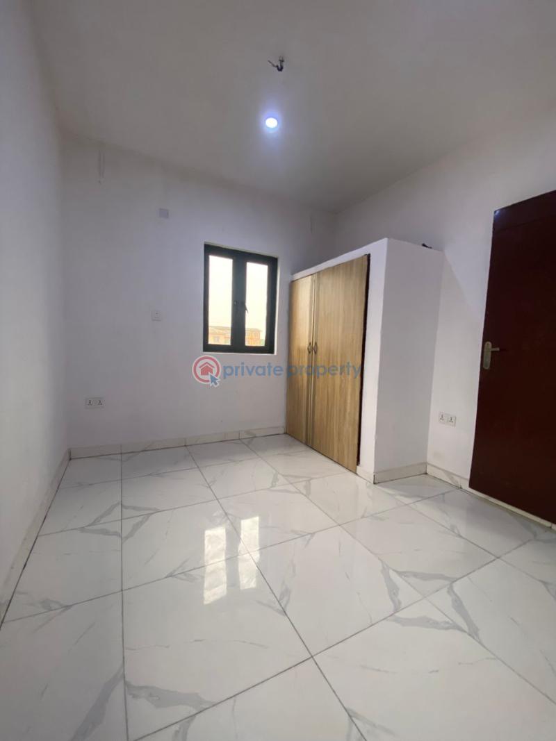 3 bedroom Block Of Flats For Rent By Falowo Bus Stop, Jakande Estate, Isolo, Lagos. Jakande Estate Isolo Lagos - 1