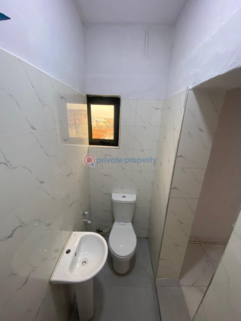 3 bedroom Block Of Flats For Rent By Falowo Bus Stop, Jakande Estate, Isolo, Lagos. Jakande Estate Isolo Lagos - 2