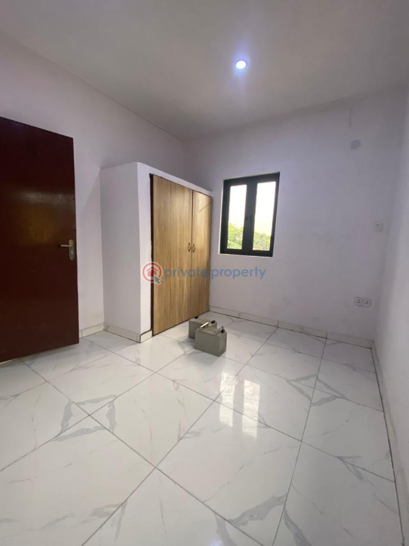 3 bedroom Block Of Flats For Rent By Falowo Bus Stop, Jakande Estate, Isolo, Lagos. Jakande Estate Isolo Lagos - 3