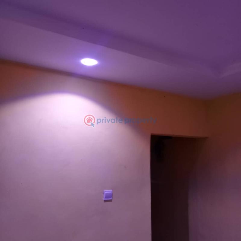 A room and parlor self at lade jiboye area tiles fenced gate running water p o p, close to main road - 2 1 bedroom Mini Flat For Rent Jiboye, Omi Apata Apata Ibadan Oyo - 2