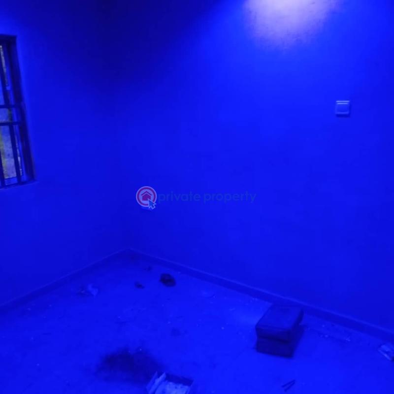 A room and parlor self at lade jiboye area tiles fenced gate running water p o p, close to main road - 3 1 bedroom Mini Flat For Rent Jiboye, Omi Apata Apata Ibadan Oyo - 3