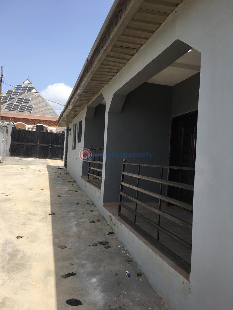 House For Rent Òkèomi, Olodo Area Ibadan Oyo - 1