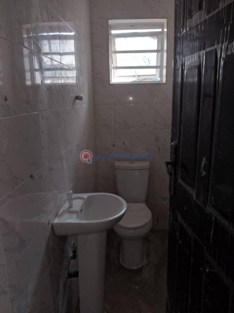 A room and parlour selfcon with visitor's toilet at 360, akala express. - 3 1 bedroom Mini Flat For Rent 360 Area Akala Express Akala Express Ibadan Oyo - 3