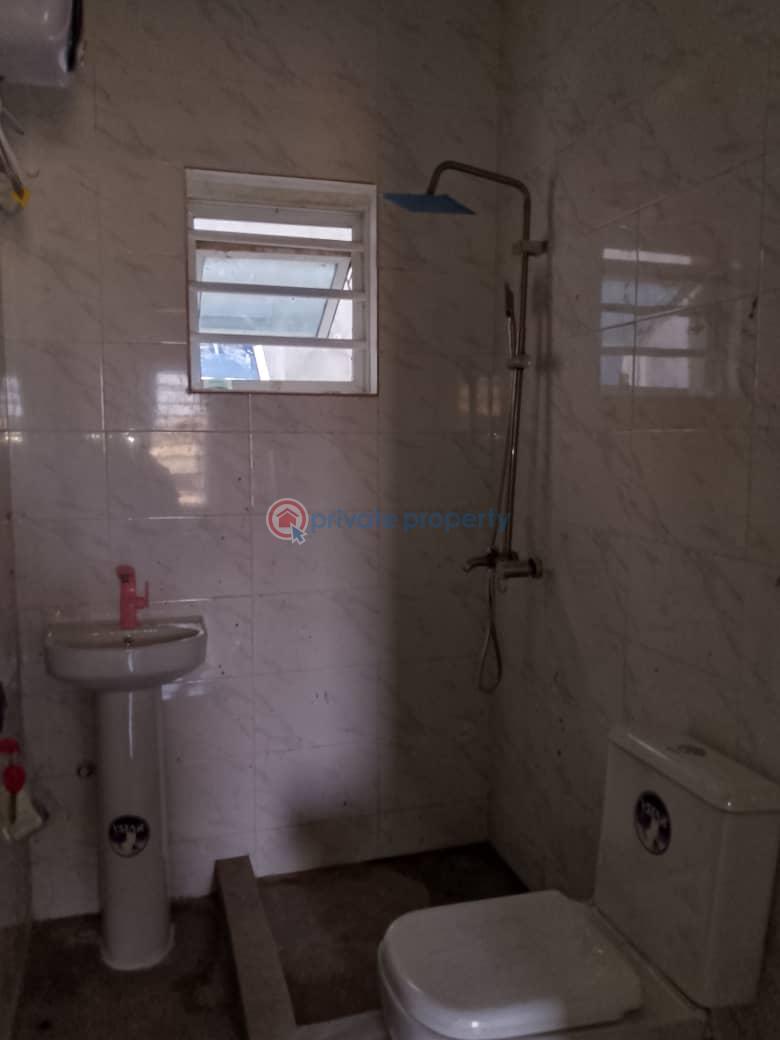 A room and parlour selfcon with visitor's toilet at 360, akala express. - 1 1 bedroom Mini Flat For Rent 360 Area Akala Express Akala Express Ibadan Oyo - 1