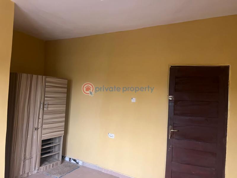 1 bedroom Bungalow For Rent A Room And Parlour Selfcontained (pop, Personal Prepaid Meter, Tiles, Running, Water, Borehole, 3 Occupant In Spacious Compound) At Akeka Estate, Oloola, Akala Express, Ibadan. *rent: N450k* Akala Express Ibadan Oyo - 5