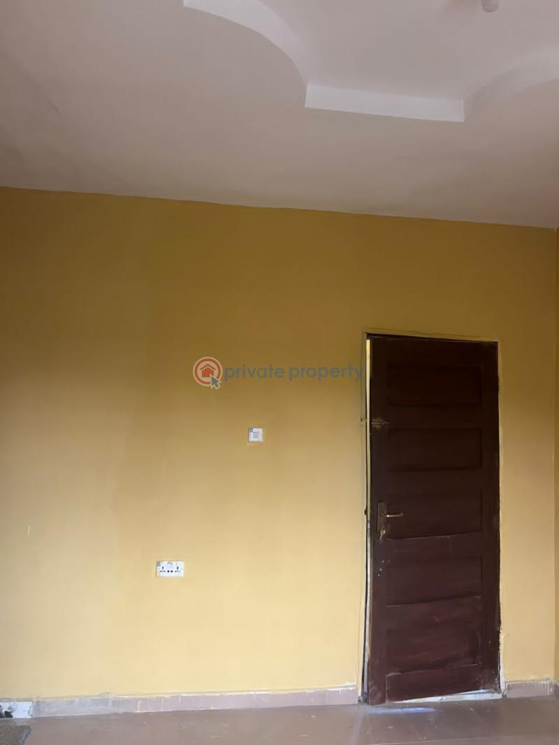1 bedroom Bungalow For Rent A Room And Parlour Selfcontained (pop, Personal Prepaid Meter, Tiles, Running, Water, Borehole, 3 Occupant In Spacious Compound) At Akeka Estate, Oloola, Akala Express, Ibadan. *rent: N450k* Akala Express Ibadan Oyo - 1