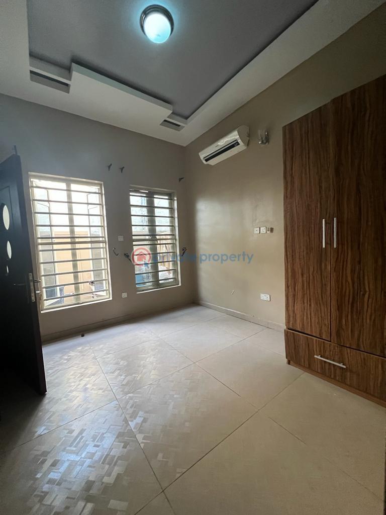 For rent 1 bedroom Shared Apartment Chevy View Estate Chevron,lekki