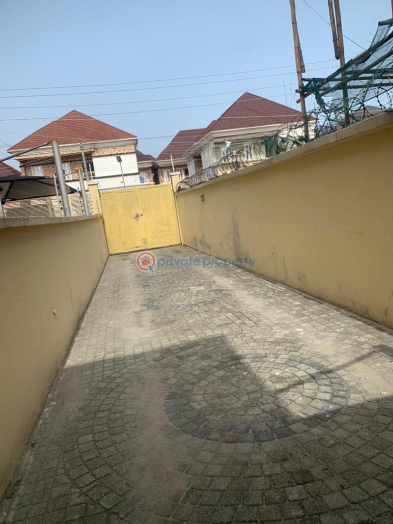For rent 1 bedroom Shared Apartment Chevy View Estate Chevron,lekki