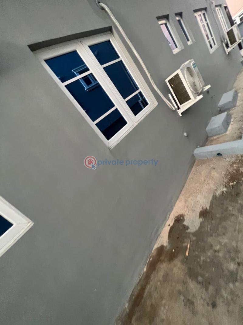 A room self contained with air conditioner - 4 1 bedroom Self Contain For Rent Kolapo Ishola Estate Gra, Ibadan Akobo Ibadan Oyo - 4