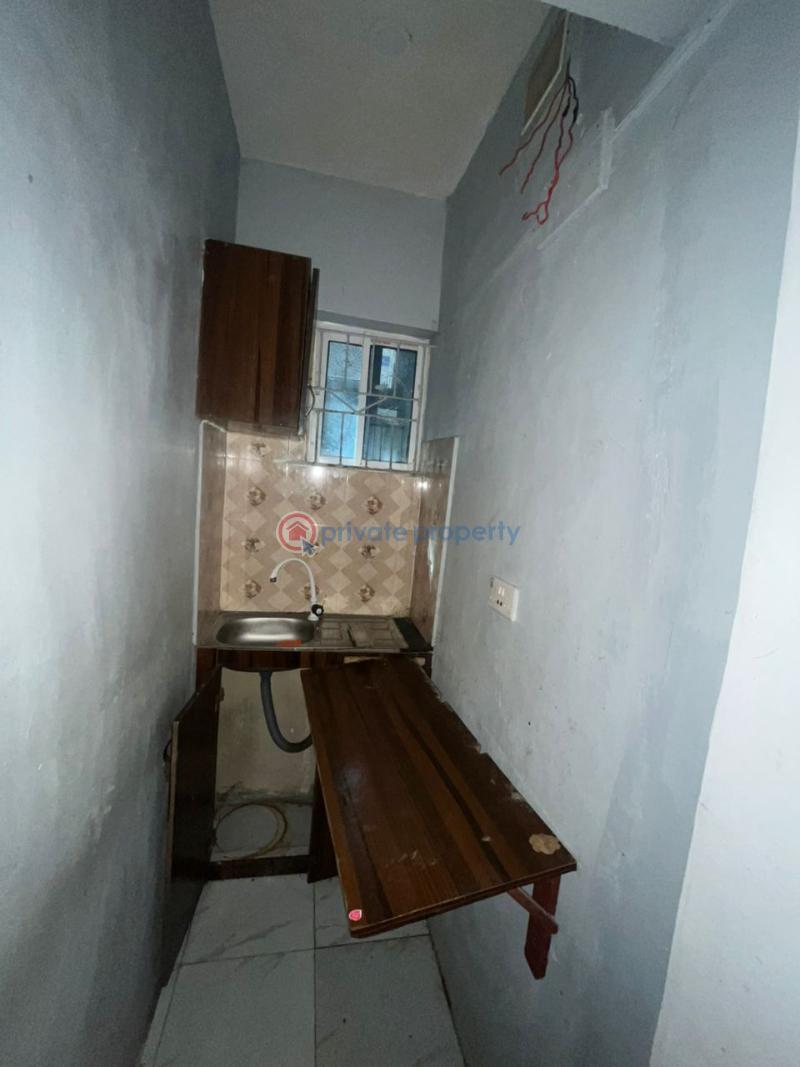 1 bedroom Self Contain For Rent Off Market Street Shomolu, Lagos Onipanu Shomolu Lagos - 5