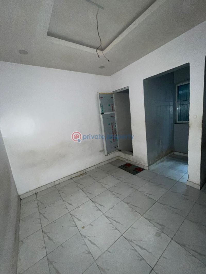 1 bedroom Self Contain For Rent Off Market Street Shomolu, Lagos Onipanu Shomolu Lagos - 0