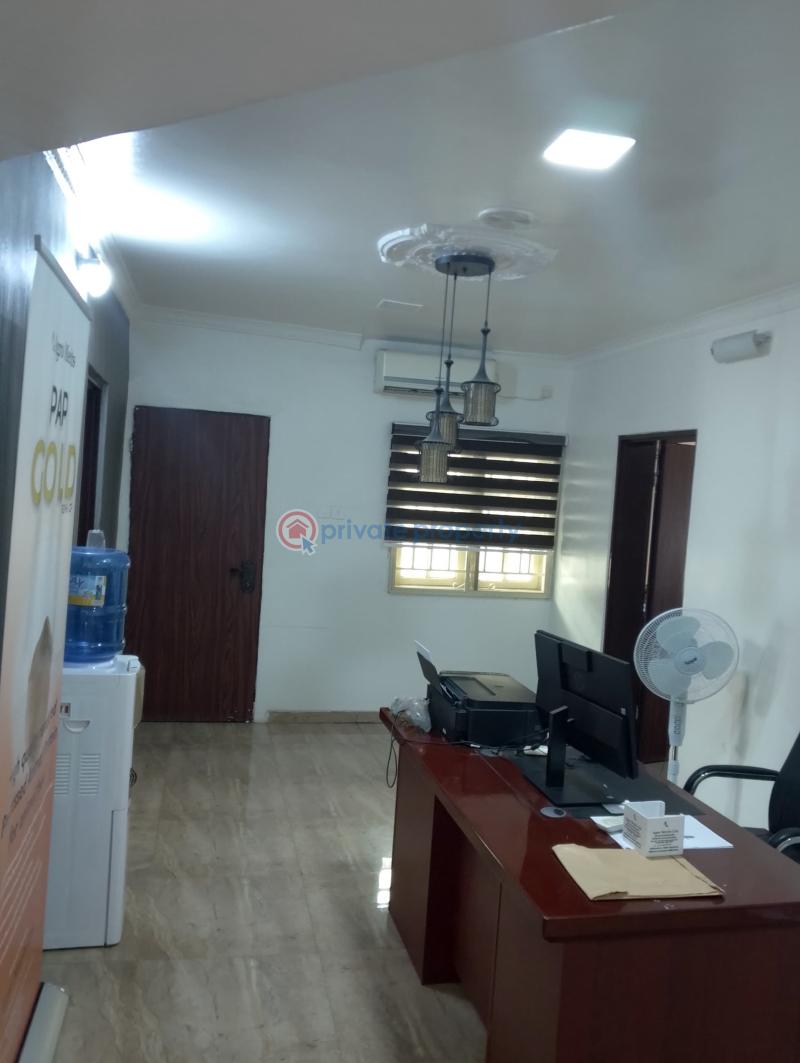 A semi-detached 3bedrooms bungalow ensuite with store built on 500plus m² of land fenced round with gate at felele rab - 2 3 bedroom Semi detached Bungalow For Sale Felele, Challenge Ibadan Oyo - 2