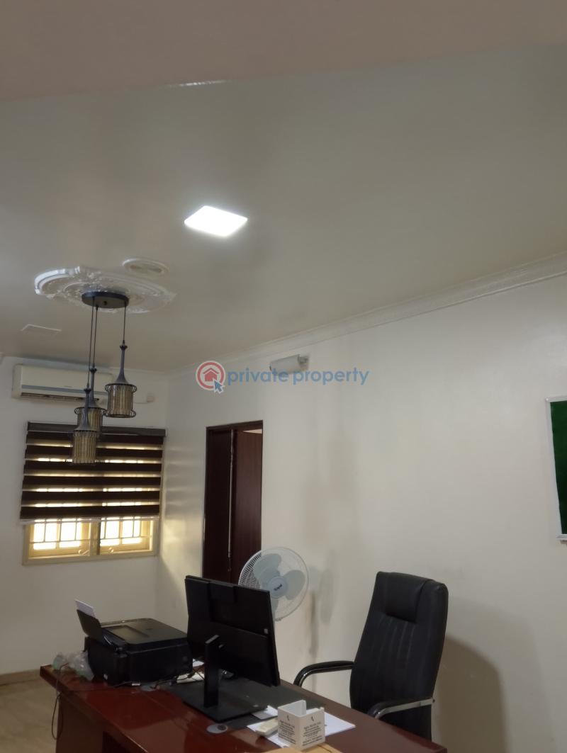 A semi-detached 3bedrooms bungalow ensuite with store built on 500plus m² of land fenced round with gate at felele rab - 1 3 bedroom Semi detached Bungalow For Sale Felele, Challenge Ibadan Oyo - 1