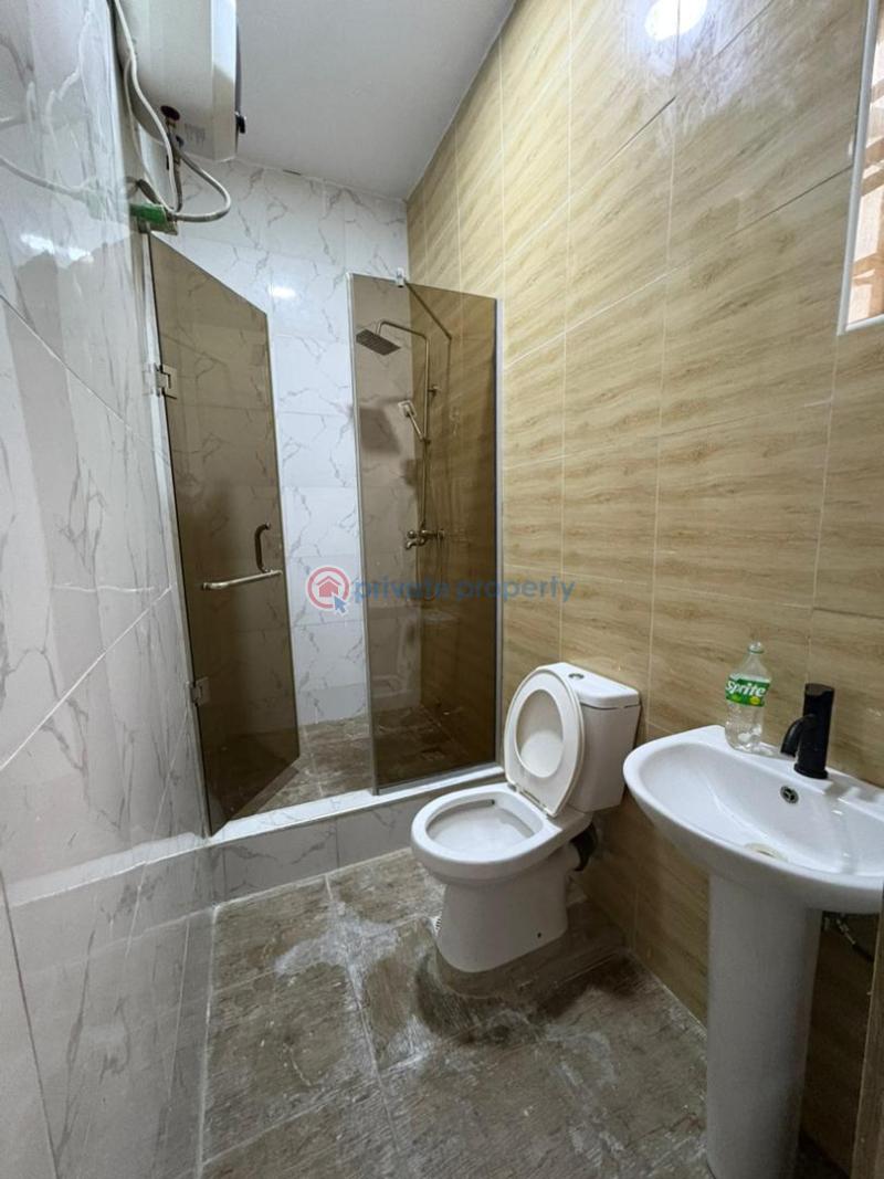 A single ensuite room with 24hrs light - 1 1 bedroom Shared Apartment For Rent Gra Ikota Lekki Lagos - 1