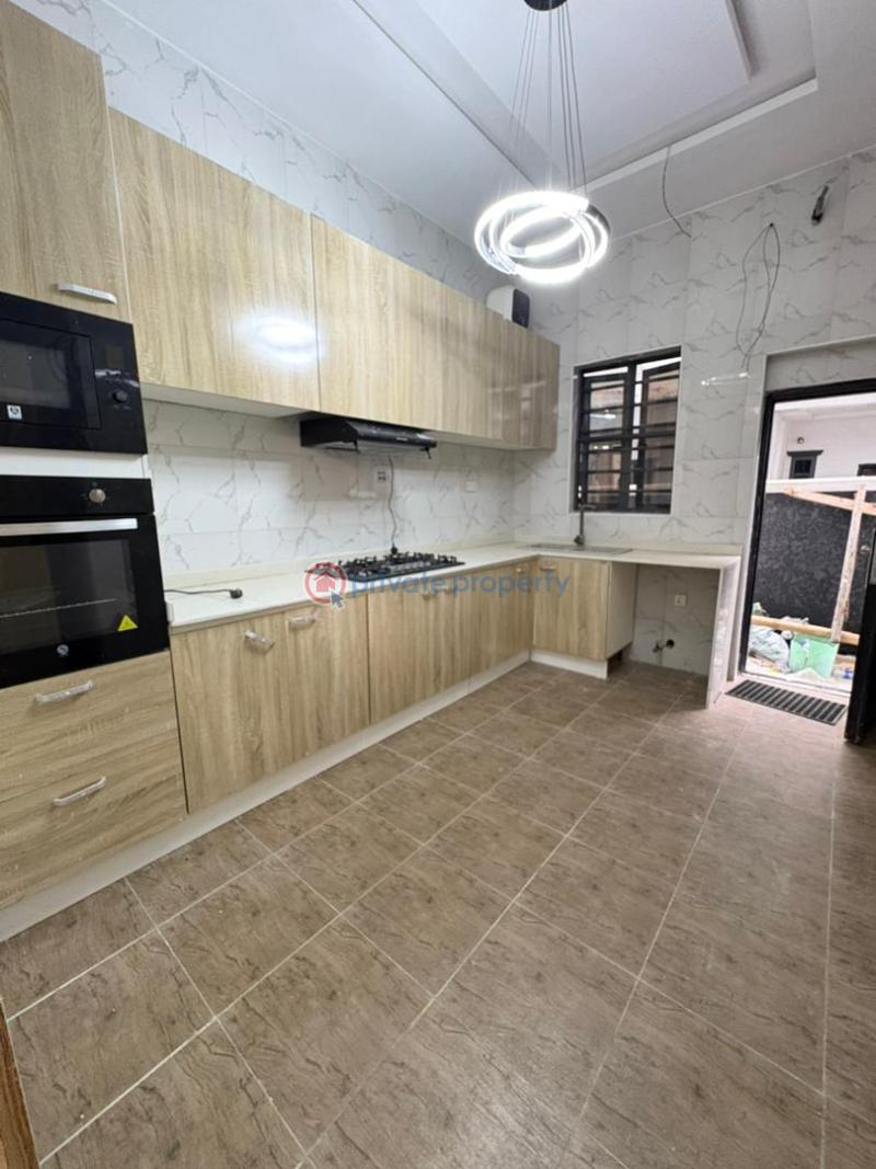 A single ensuite room with 24hrs light - 3 1 bedroom Shared Apartment For Rent Gra Ikota Lekki Lagos - 3