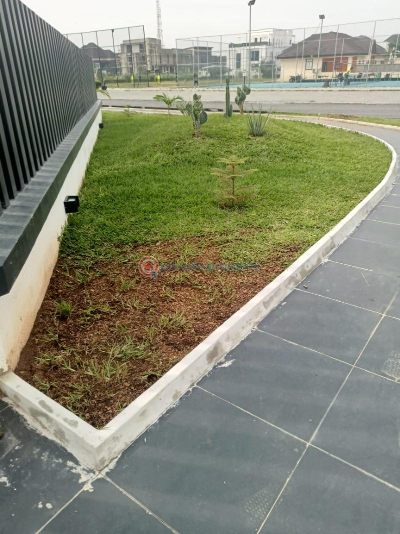 A six bedrooms fully detached house with swimming pool, elevator, cinema all rooms en suite. - 19 6 bedroom Detached Duplex For Sale Pinnock Beach Estate Osapa London Lekki Lagos - 19