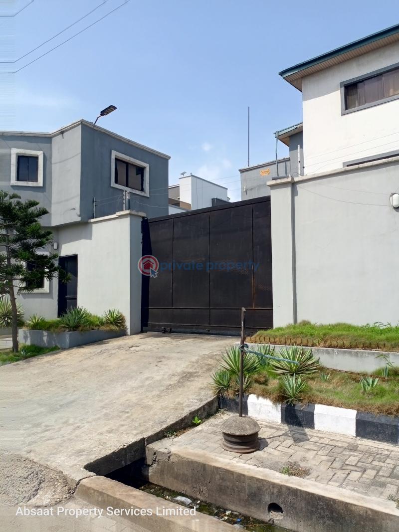 A spacious 3bedroom penthouse with a large seat out - 2 3 bedroom Penthouse For Rent Lekki Phase 1 Lagos - 2