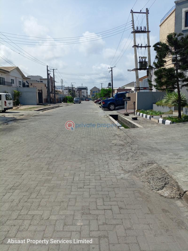 A spacious 3bedroom penthouse with a large seat out - 3 3 bedroom Penthouse For Rent Lekki Phase 1 Lagos - 3