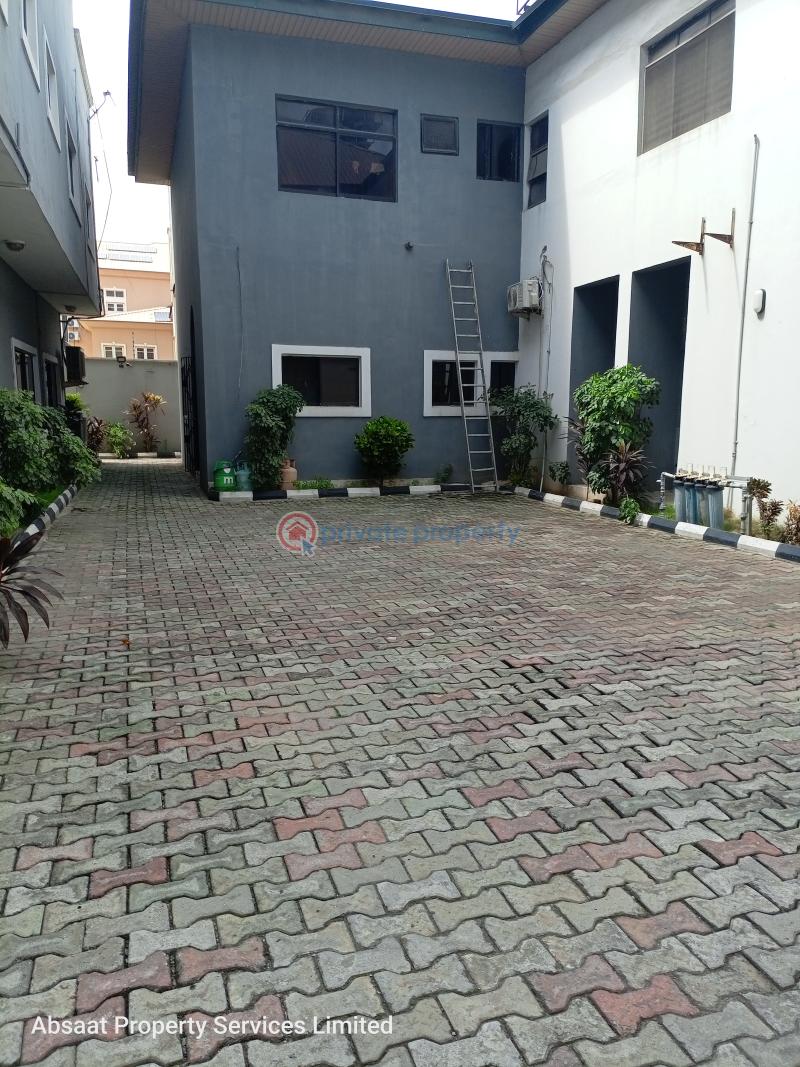 A spacious 3bedroom penthouse with a large seat out - 7 3 bedroom Penthouse For Rent Lekki Phase 1 Lagos - 7