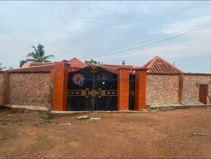 6 bedroom Detached Bungalow For Sale Liberty Academy Akala Express Ibadan Oyo - 1