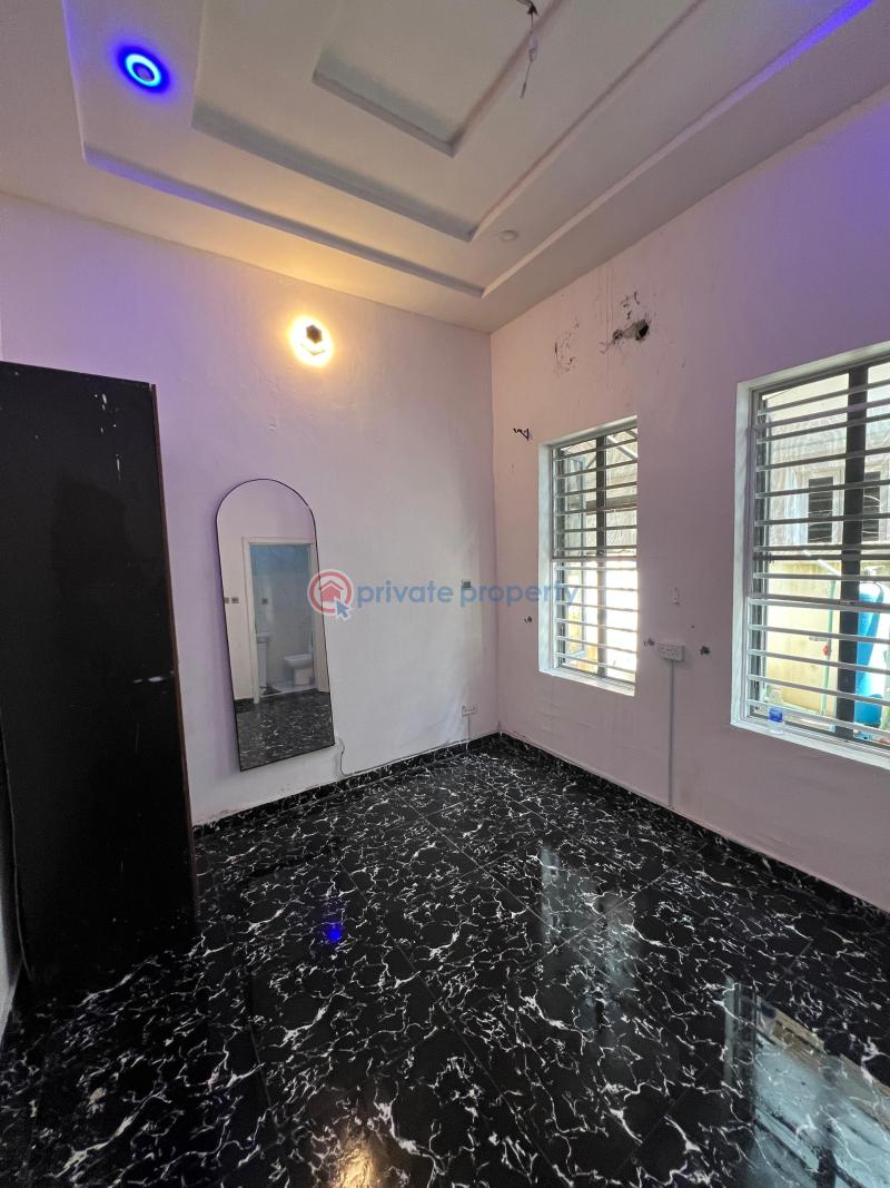 1 bedroom Shared Apartment For Rent A Spacious Room In A Well Maintainedikota Villa Estate, Beside Mega Chicken, Lekki. Ikota Lekki Lagos - 4
