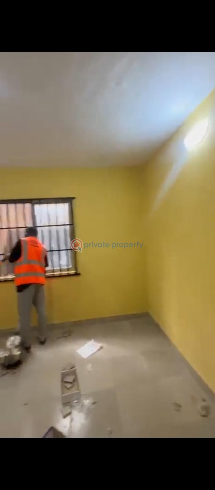 2 bedroom Block Of Flats For Rent Car Park @ Off Odunsi Road Bariga Bariga Shomolu Lagos - 0