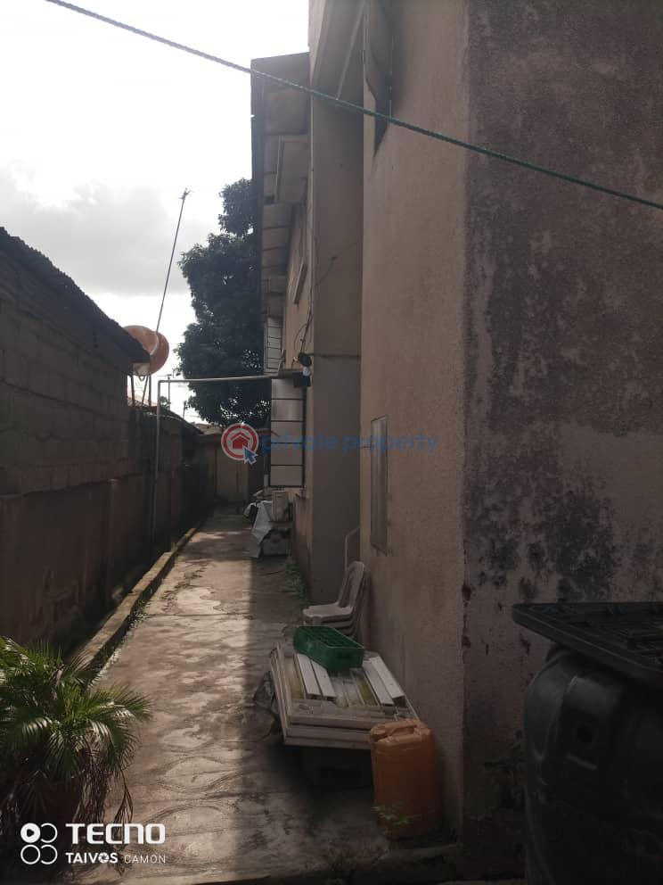 10 bedroom House For Sale Fadeyi Shomolu Lagos - 4