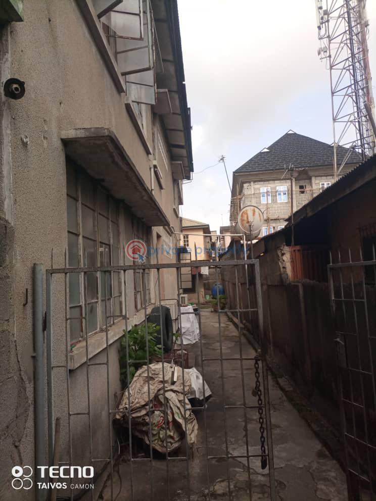 10 bedroom House For Sale Fadeyi Shomolu Lagos - 2