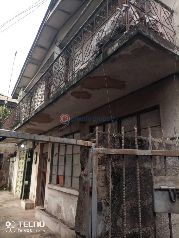 10 bedroom House For Sale Fadeyi Shomolu Lagos - 3