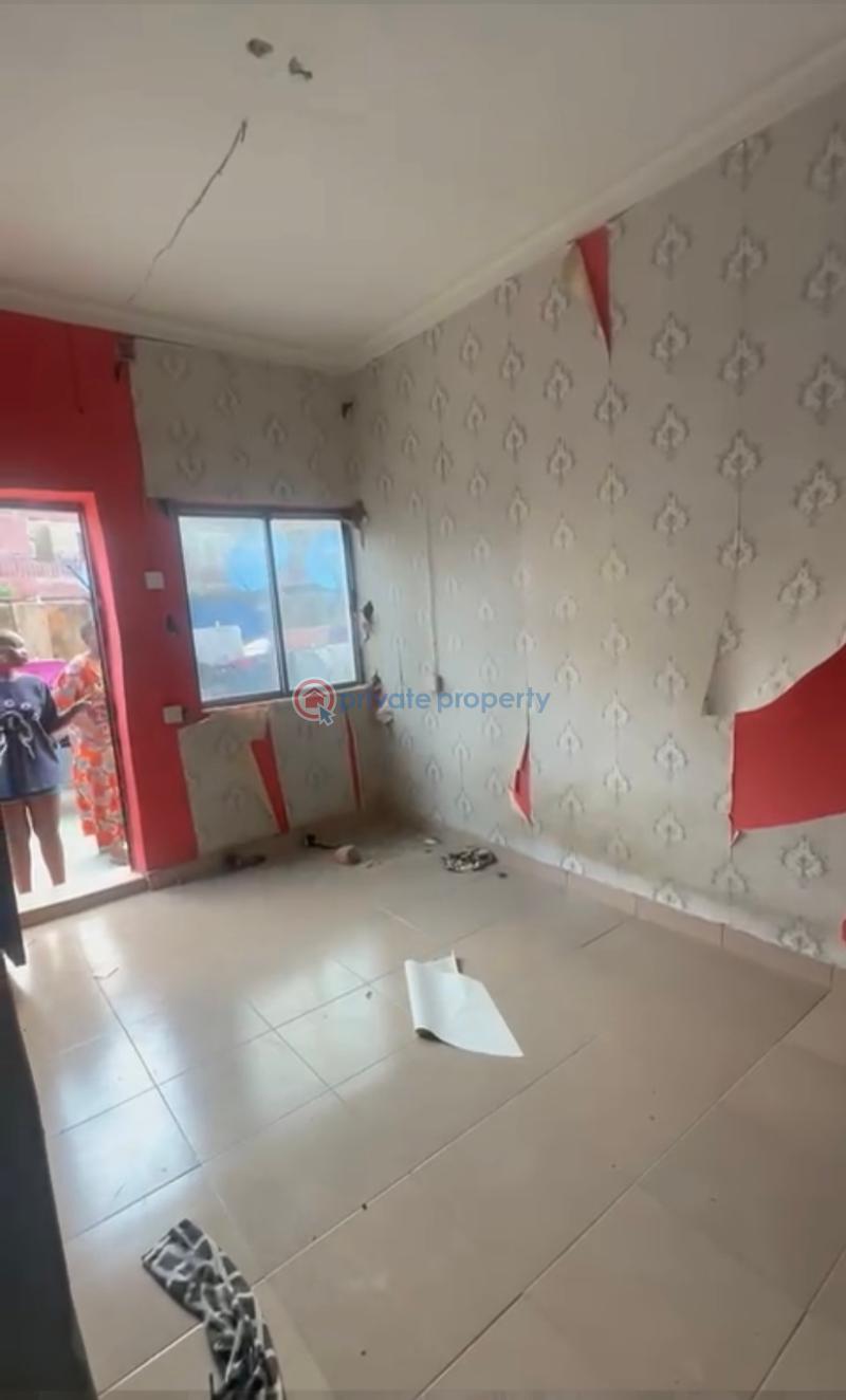 1 bedroom Self Contain For Rent Off Bajulaiye Rd Shomolu Lagos - 2