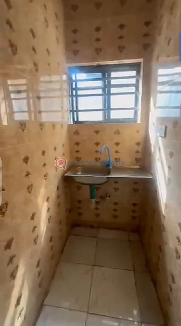1 bedroom Self Contain For Rent Alagomeji Yaba Lagos - 2