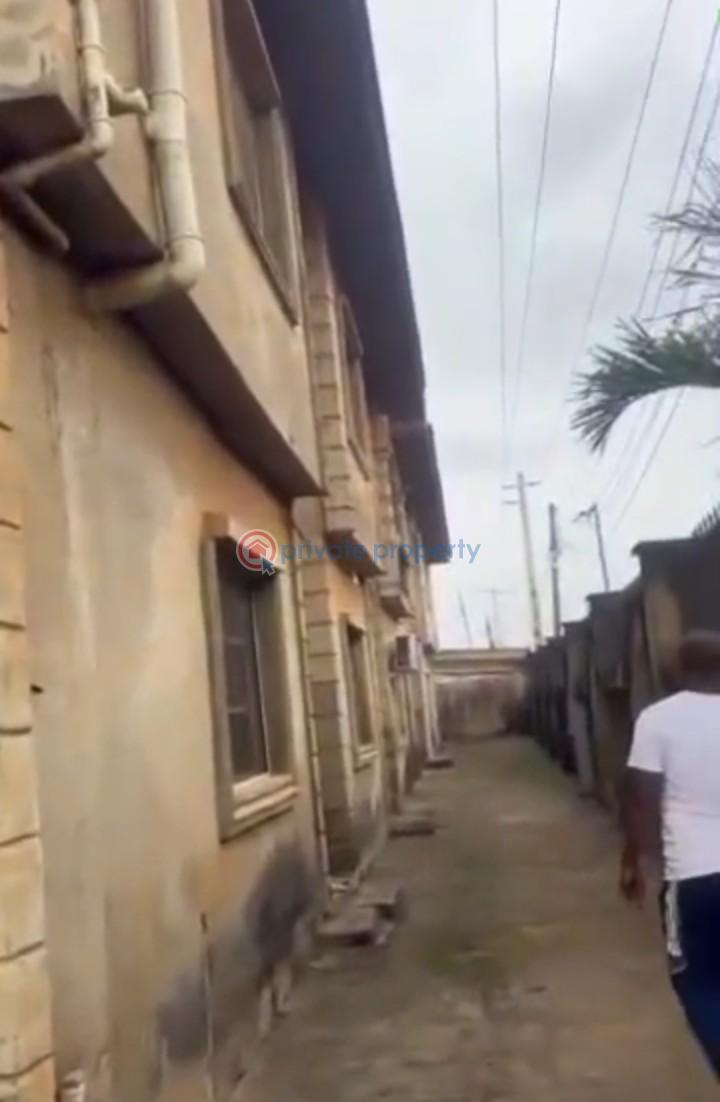 10 bedroom Flat & Apartment For Sale Erunwen Radio Ikorodu Lagos - 2
