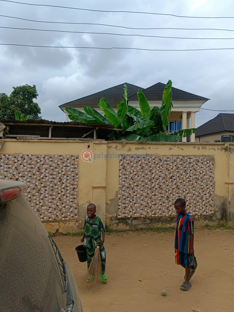 A storey building on a full plot of land - 5 8 bedroom Block Of Flats For Sale Magboro Estate Magboro Lagos Extension Ogun - 5